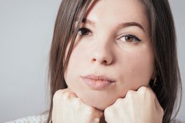 深刻な悩みの「受け口」。その原因と対処法