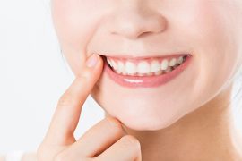 「歯を抜かない歯列矯正」その特徴と治療法、注意点とは？